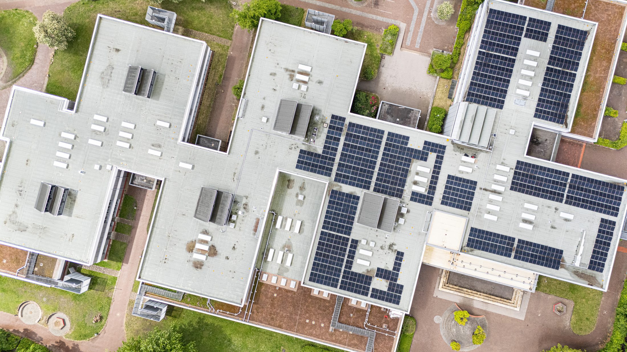 Dach- und Solarflächen KGS Leeste — Projekt Ingenieurbüro Beierle